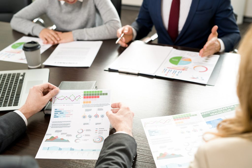Gabadi Consulting discussing-analytical-data-at-meeting.jpg
